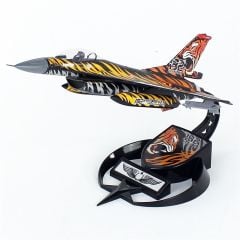 AkbaModel 1/48 F-16 Tiger Meet Savaş Uçağı, Sergilemeye Hazır Standlı Model