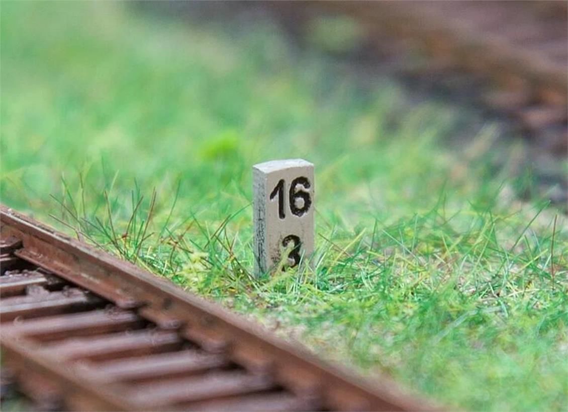 Faller 180952 1/87 Hektometre İşaretleri ( 10 Adet ) Demonte Plastik Maketi