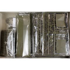 AFV Club AF35022 1/35 LVTP5 Amfibik Paletli Personel Taşıyıcı Demonte Plastik Maketi