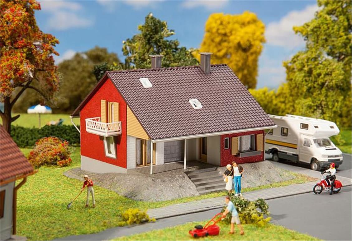 Faller 131501 1/87 Teraslı Müstakil Ev Demonte Plastik Maketi