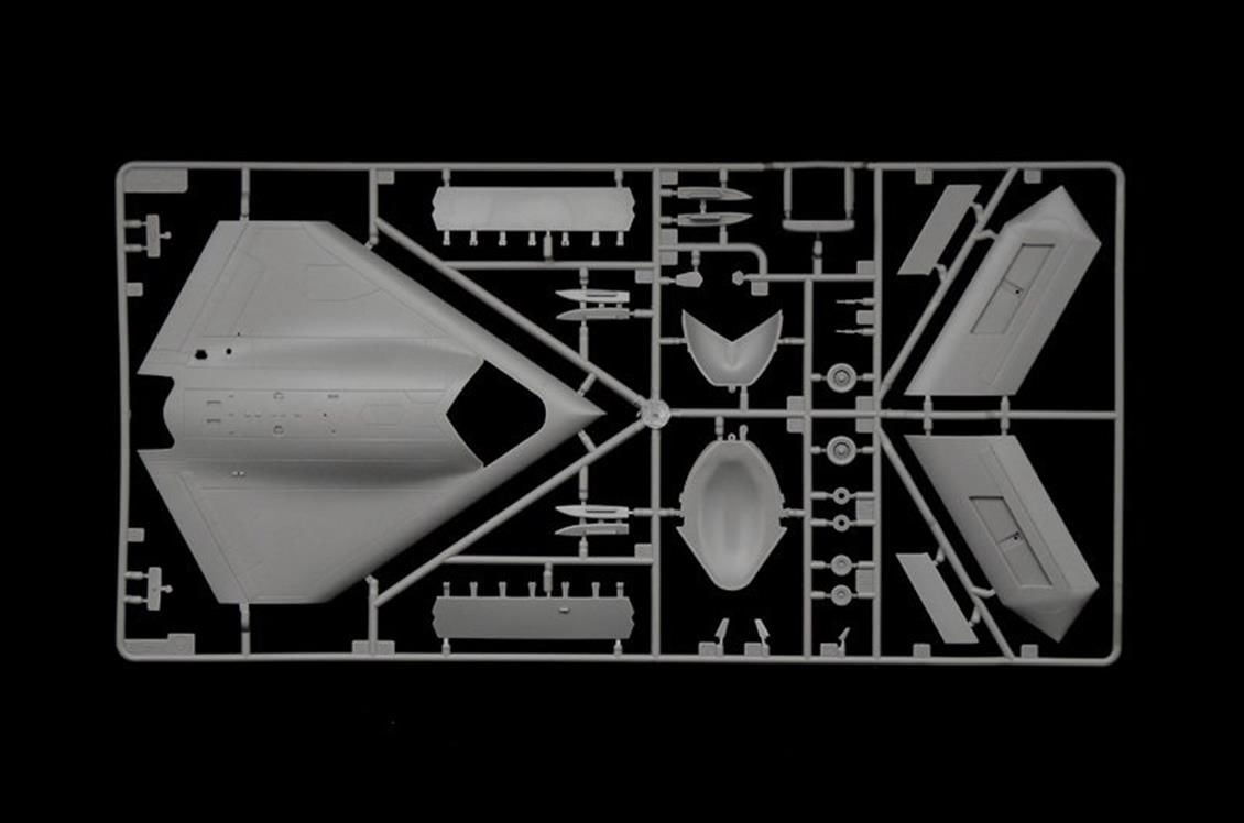 Italeri 1421S 1/72 Northrop Grumman X-47 B UCAV Drone Demonte Plastik Maketi