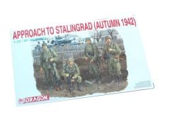 Dragon 6122 1/35 Ölçek Stalingrad Kuşatması (Sonbahar 1942) Asker Figürleri  Plastik Model Kiti