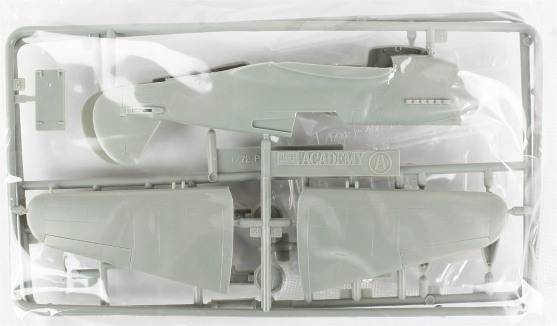 Academy 12456 1/72 Curtiss P-40B Savaş Uçağı Demonte Plastik Maketi