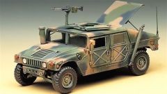 Academy 13241 1/35 M-1025 Amerikan Zırhlı Personel Taşıyıcı Demonte Plastik Maketi