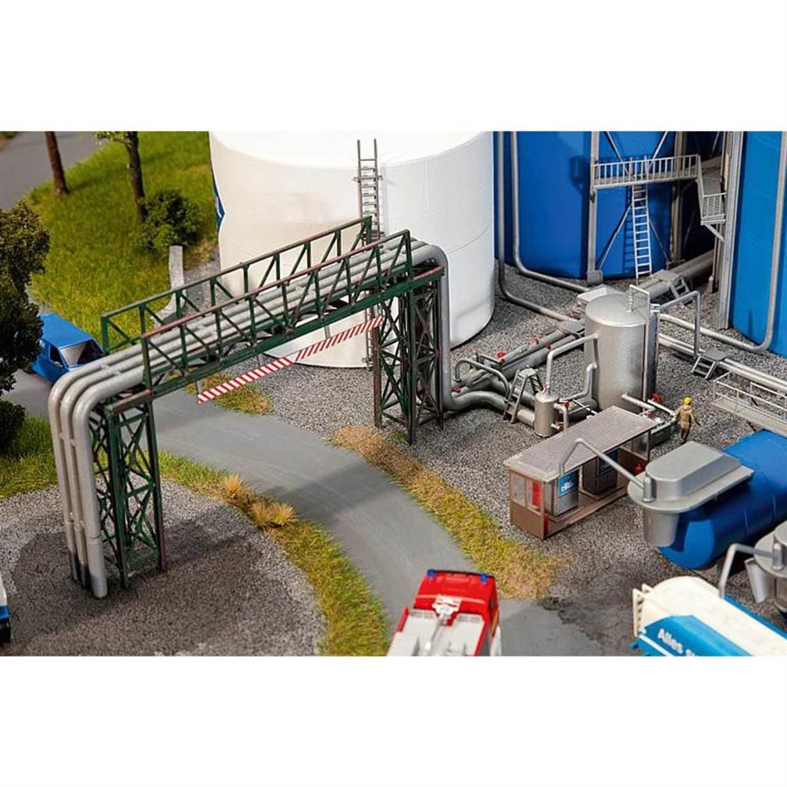Faller 130487 1/87 Boru Hattı ve Dolum Tesisi Demonte Plastik Maketi