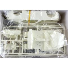 AMT 978M 1/25 2016 Chevy Camaro SS Araba Demonte Plastik Maketi