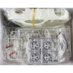 AMT 978M 1/25 2016 Chevy Camaro SS Araba Demonte Plastik Maketi