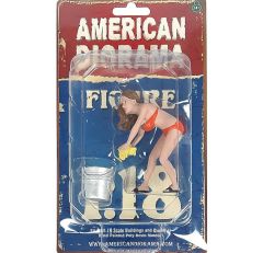American Diorama AD76264 1/18 Ölçek Araba Yıkayan Bikinili Kız (Cindy) Sergilemeye Hazır Plastik Figürü with water bucket