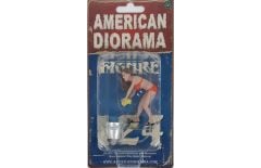 American Diorama AD76364 1/24 Ölçek Araba Yıkayan Bikinili Kız (Cindy) Sergilemeye Hazır Plastik Figürü with water bucket