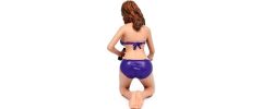 American Diorama AD76365 1/24 Ölçek Araba Yıkayan Bikinili Kız (Alisa) Sergilemeye Hazır Plastik Figürü