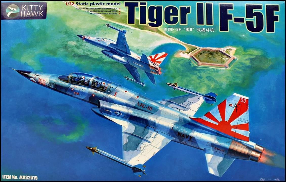 Kitty Hawk 32019 1/32 F-5F (Tiger II) Savaş Uçağı ve 2 Resin Figür Demonte Plastik Maketi