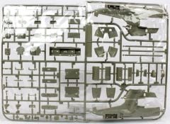 Kitty Hawk 80125 1/48 AH-1Z Viper (Version 2.0) Askeri Helikopter ve 2 Resin Figür Demonte Plastik Maketi