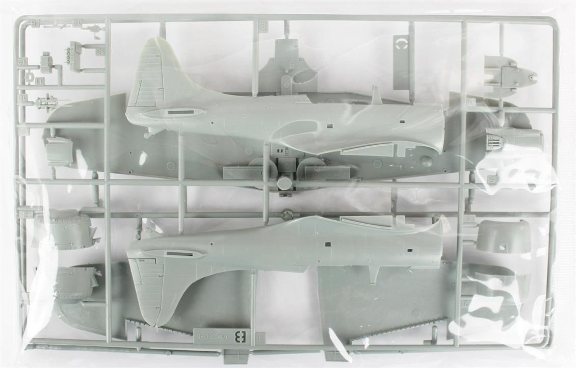 Academy 12329 1/48 USN SBD-5 (??Battle of the Philippine Sea) Savaş Uçağı Demonte Plastik Maketi