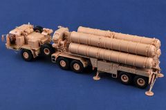 HobbyBoss 85517 1/35 Rus BAZ-64022 Taşıyıcısı ile 5P85TE2 TEL S-400 Füze sistemi Demonte Plastik Maketi