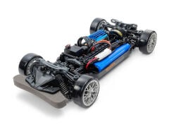 1/10 ÖLÇEKLİ R/C MAZDA RX-7 (FD3S) (TT-02D ŞASİ) DRIFT SPEC KİT DEMONTE