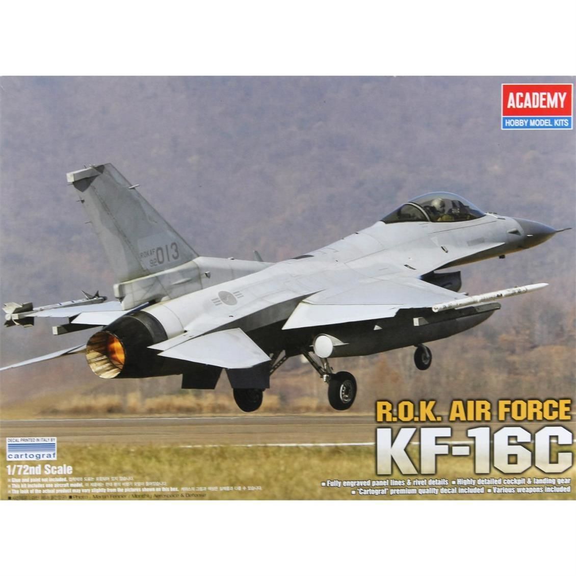 Academy 12418 1/72 KF-16 Savaş Uçağı Demonte Plastik Maketi