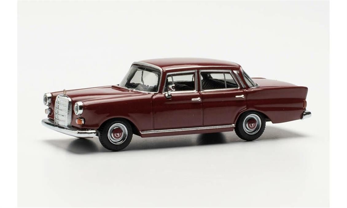 Herpa 420457-002 1/87 Ölçek MB 200 W110 Kırlangıç Kasa, Bordo, Sergilemeye Hazır Model Araç
